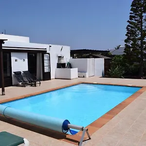 villa-imogen-with-new-heated-swimming-pool.in-canary-islands.com/